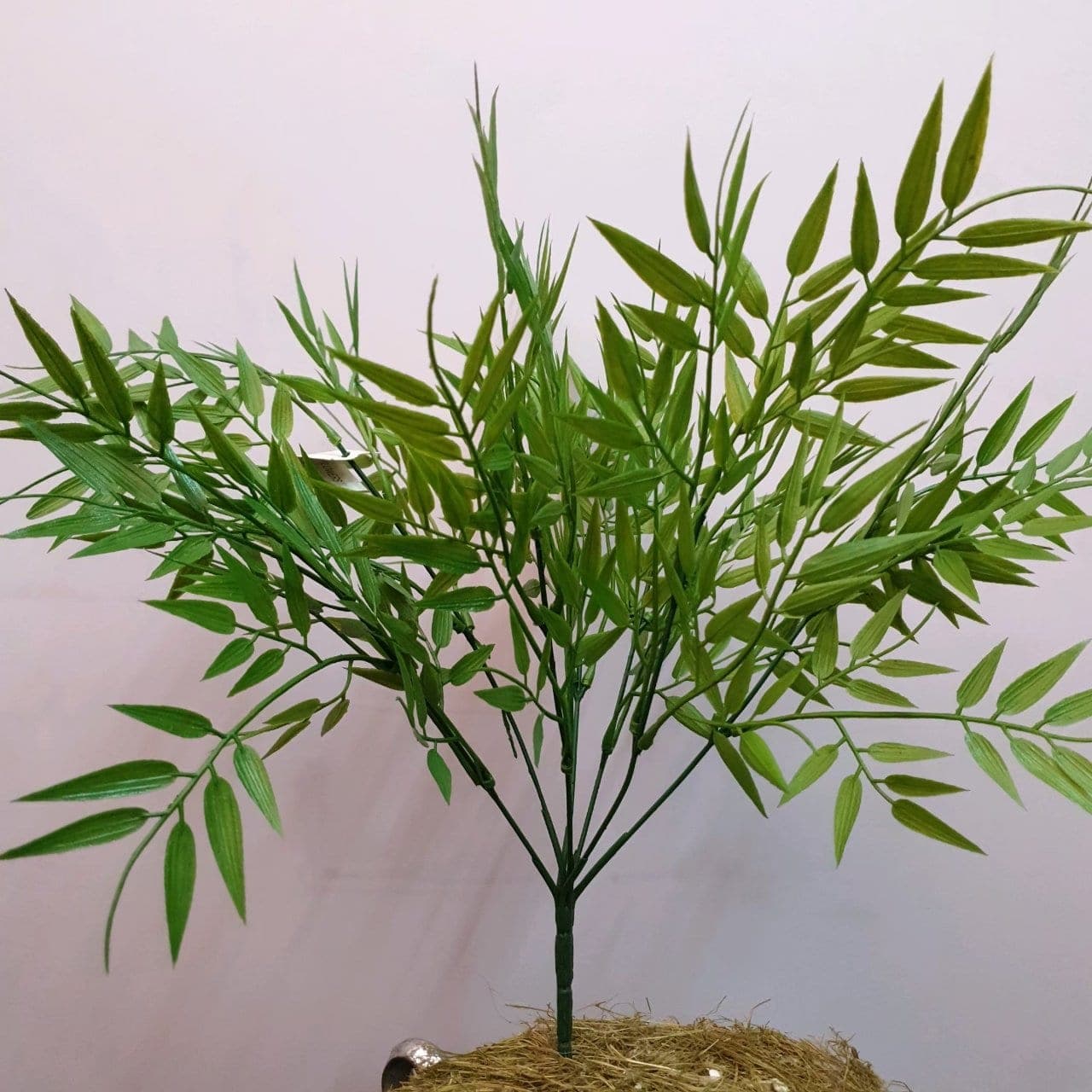บูเก้ใบไผ่ 7 กิ่ง (BY17), A bouquet of foliage (7 branches) — leaf material that lends weight and texture along the rim of a vessel.
