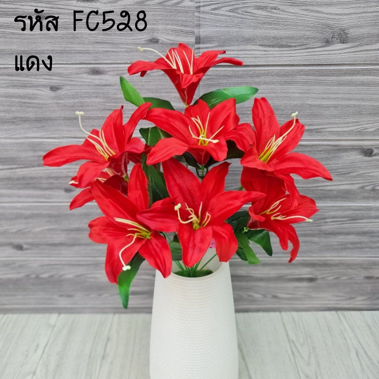 ลิลลี่ no.20 (X9QDBWU), ลิลลี่: กลีบโค้งและเกสรยาวให้เส้นสายเฉียบคม