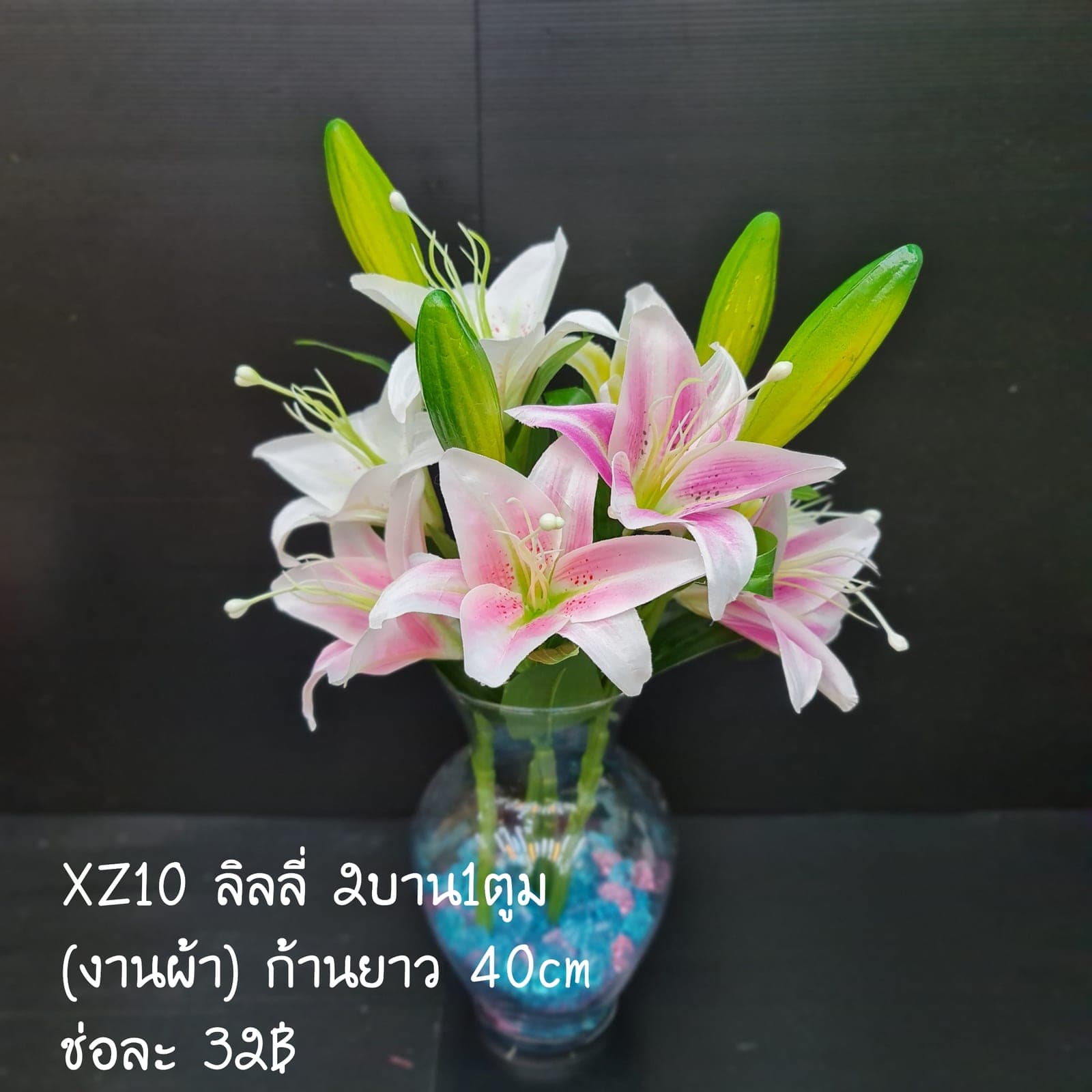 ลิลลี่2บาน1ต (XZ10), ลิลลี่: ฟอร์มทรงแตรเปิดออก จัดให้เป็นจุดเด่นในแจกันสูง