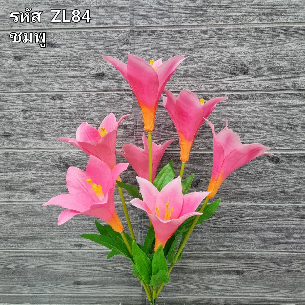 ลิลลี่แตรx7 (ZK8), Lily: trumpet-form flowers built to anchor a tall vessel as a single focal point.