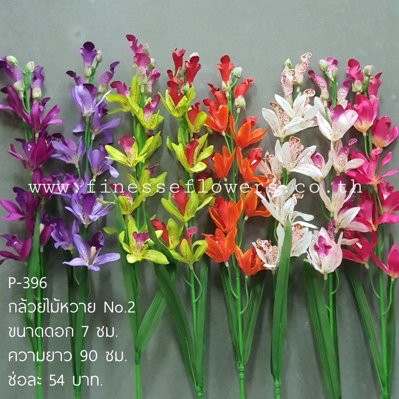 กล้วยไม้หวาย No.2 (P396), กล้วยไม้: เส้นโค้งของช่อและกลีบบาง ให้องค์ประกอบลอยและสะอาด