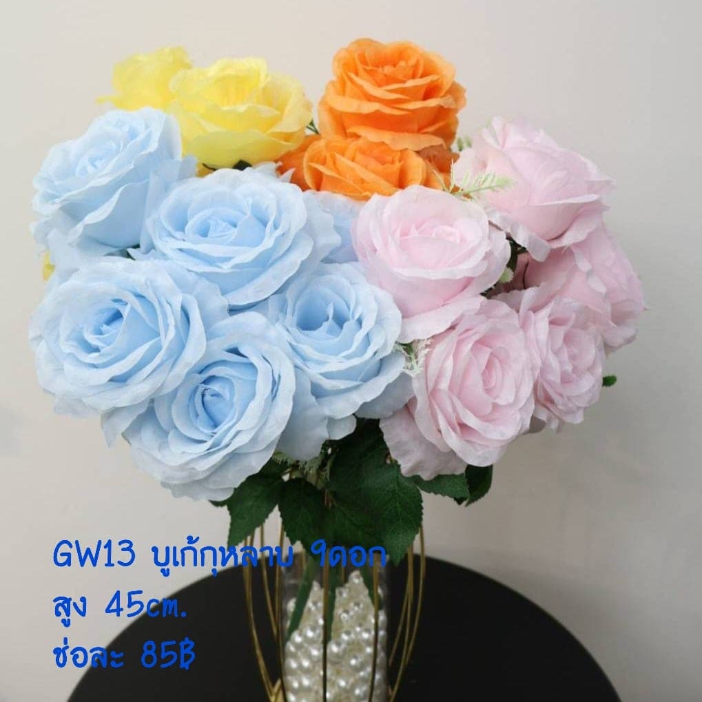 บูเก้กุหลาบ 9 ดอก (GW13), A bouquet of rose (9 blooms): velvet petals folded into opening, multi-layered tiers.