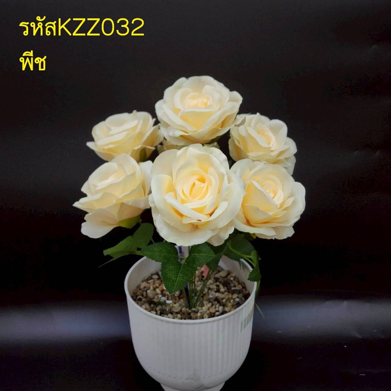 บูเก้กุหลาบ 7ดอก (KZZ3), A bouquet of rose (7 blooms): velvet petals folded into opening, multi-layered tiers.