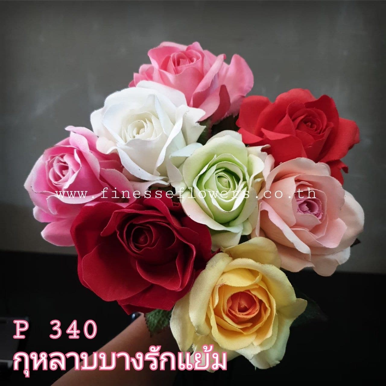 กุหลาบบางรักแย้ม (P340), กุหลาบ: กลีบกำมะหยี่พับซ้อนกันเป็นชั้นเปิดอ่อนละมุน