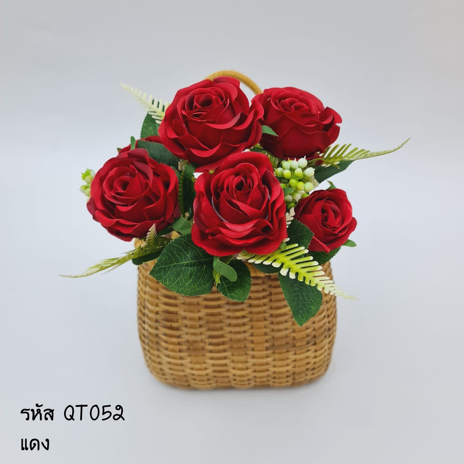 กุหลาบ (QT5), Rose: graduated petal tones running from a deep heart to a softer edge.