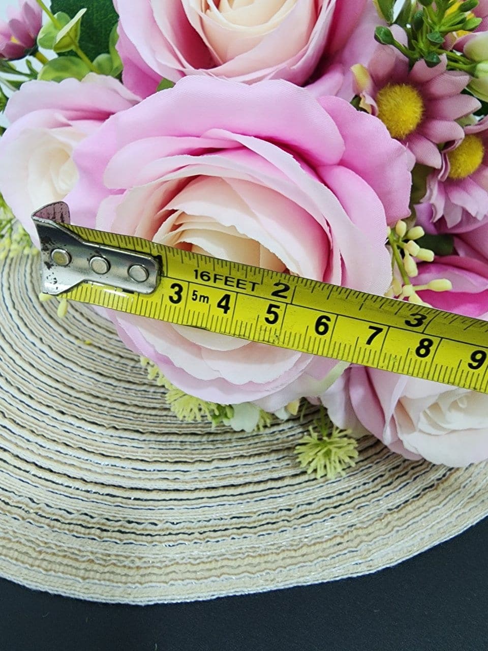 กุหลาบ (RG2), Rose: graduated petal tones running from a deep heart to a softer edge.