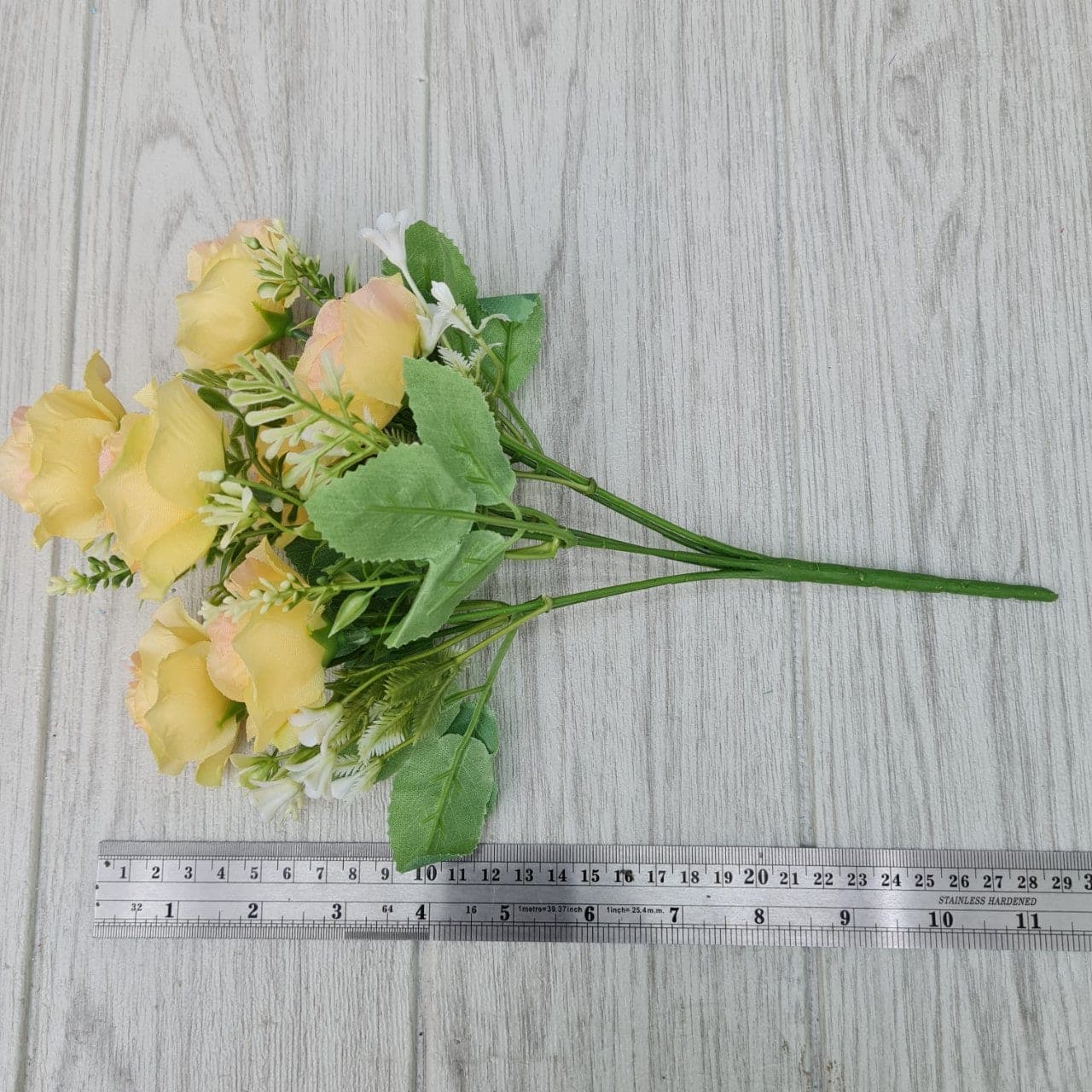 กุหลาบ x7 (YM20), กุหลาบ: กลีบกำมะหยี่พับซ้อนกันเป็นชั้นเปิดอ่อนละมุน