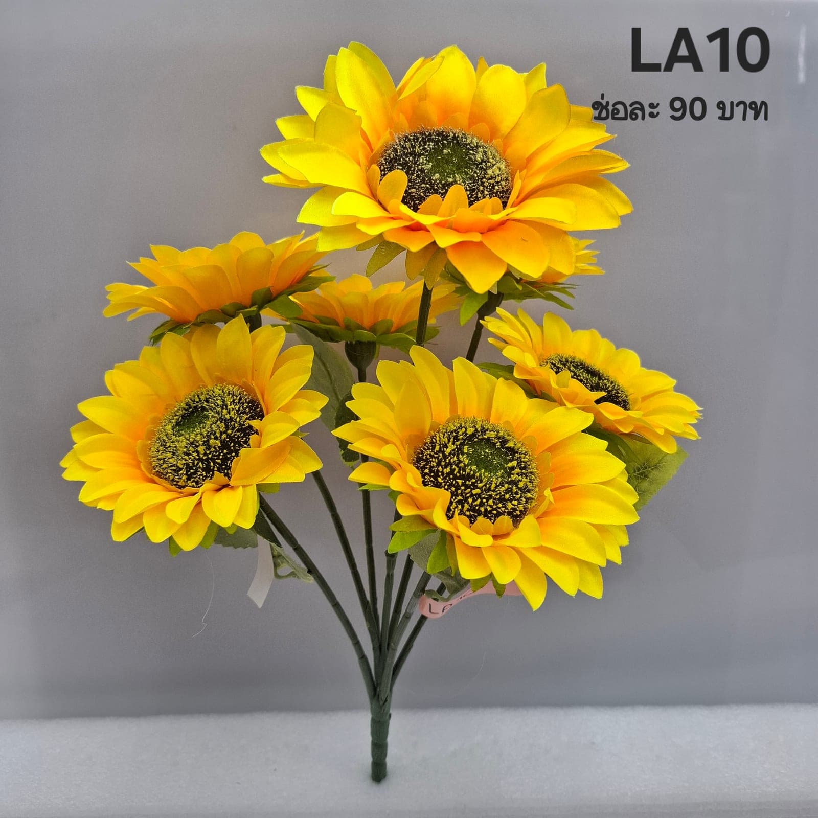 บูเก้ทานตะวัน 7 ดอก (LA10), บูเก้ทานตะวัน 7 ดอก — ดอกใหญ่ก้านยาว เพิ่มความสว่างให้องค์ประกอบ